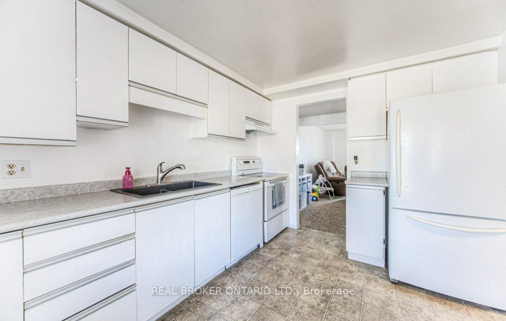 Photo 10 of 11 Rushbrook Drive, Kitchener — HOMEH