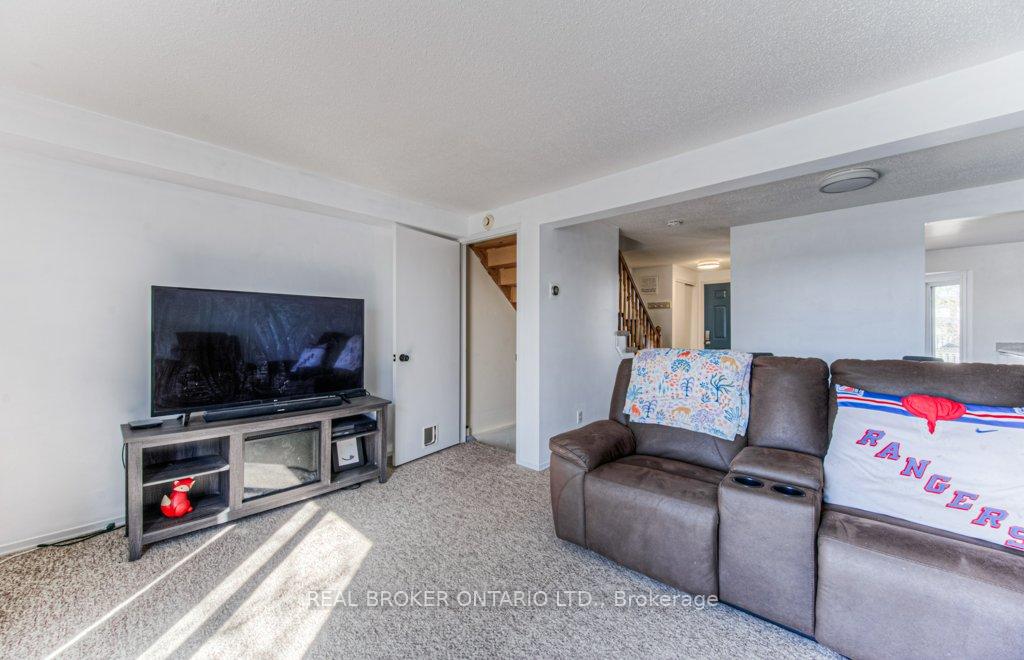 Photo 12 of 11 Rushbrook Drive, Kitchener — HOMEH
