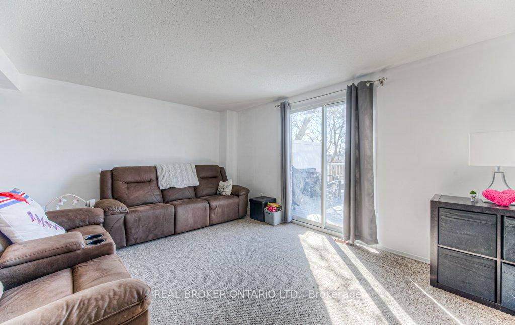 Photo 13 of 11 Rushbrook Drive, Kitchener — HOMEH