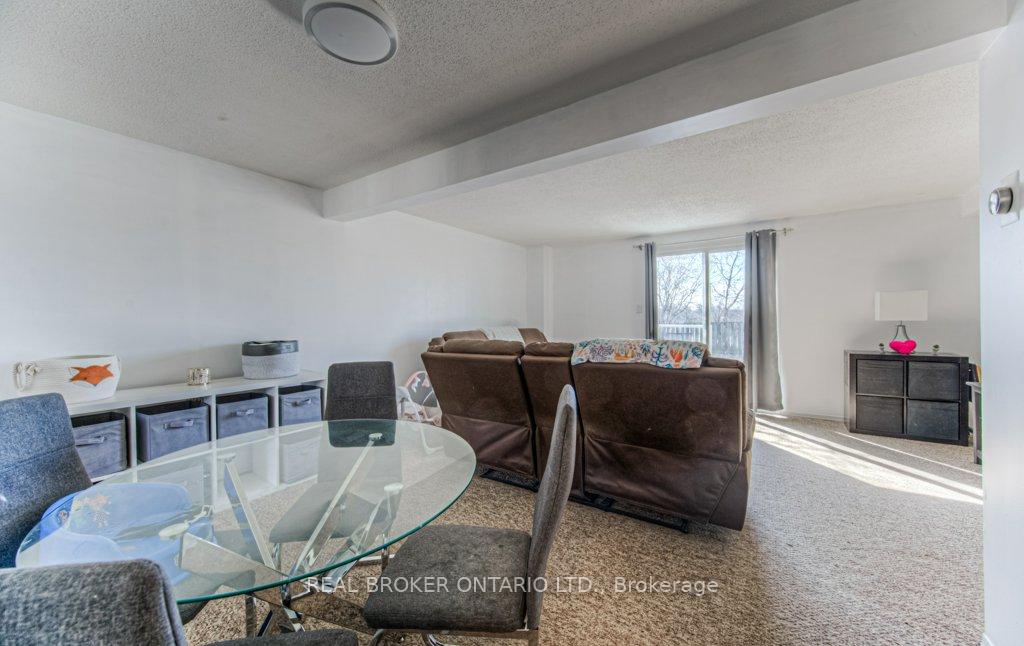Photo 15 of 11 Rushbrook Drive, Kitchener — HOMEH
