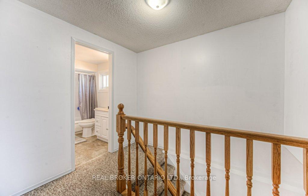 Photo 21 of 11 Rushbrook Drive, Kitchener — HOMEH