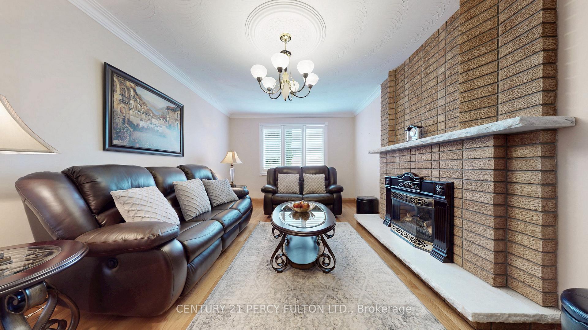 Photo 4 of 32 Avoca Drive, Markham, Village Green-South Unionville — HOMEH