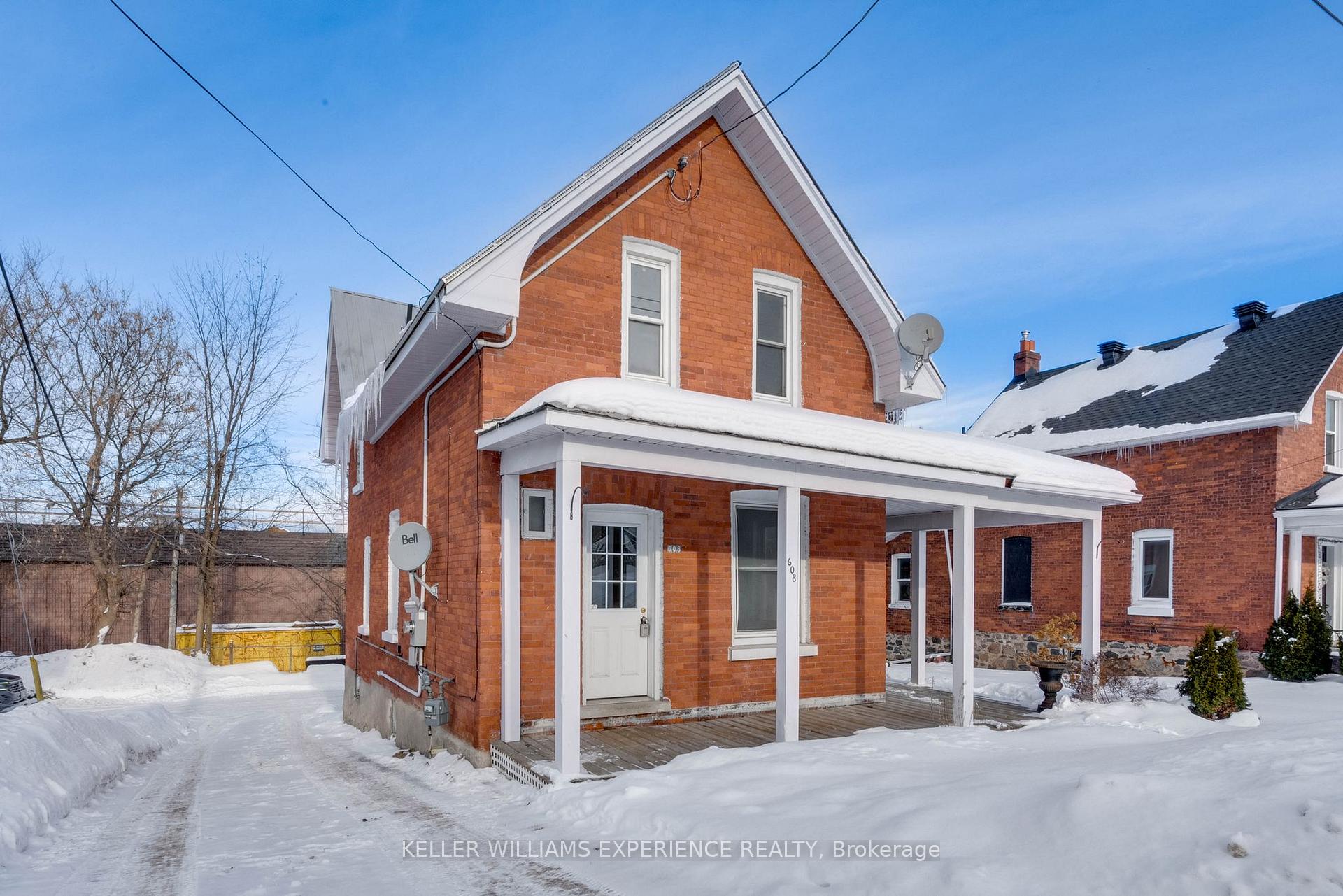 Front of 608 Bay Street