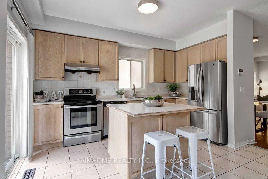 Photo 10 of 51 Crawford Street, Markham, Berczy — HOMEH