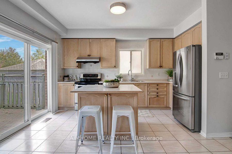 Photo 11 of 51 Crawford Street, Markham, Berczy — HOMEH