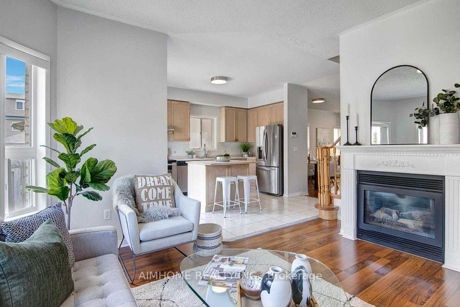 Photo 12 of 51 Crawford Street, Markham, Berczy — HOMEH