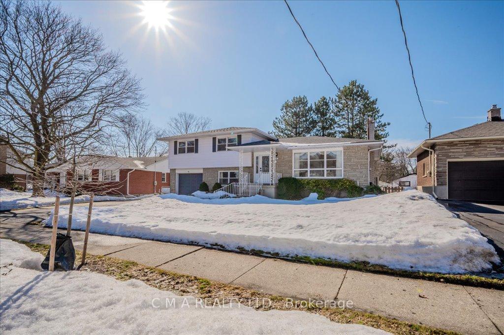 Photo 3 of 395 Forest Hill Drive, Kitchener — HOMEH