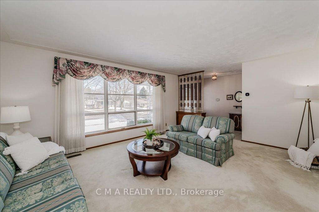Photo 8 of 395 Forest Hill Drive, Kitchener — HOMEH