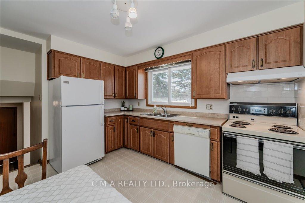 Photo 12 of 395 Forest Hill Drive, Kitchener — HOMEH