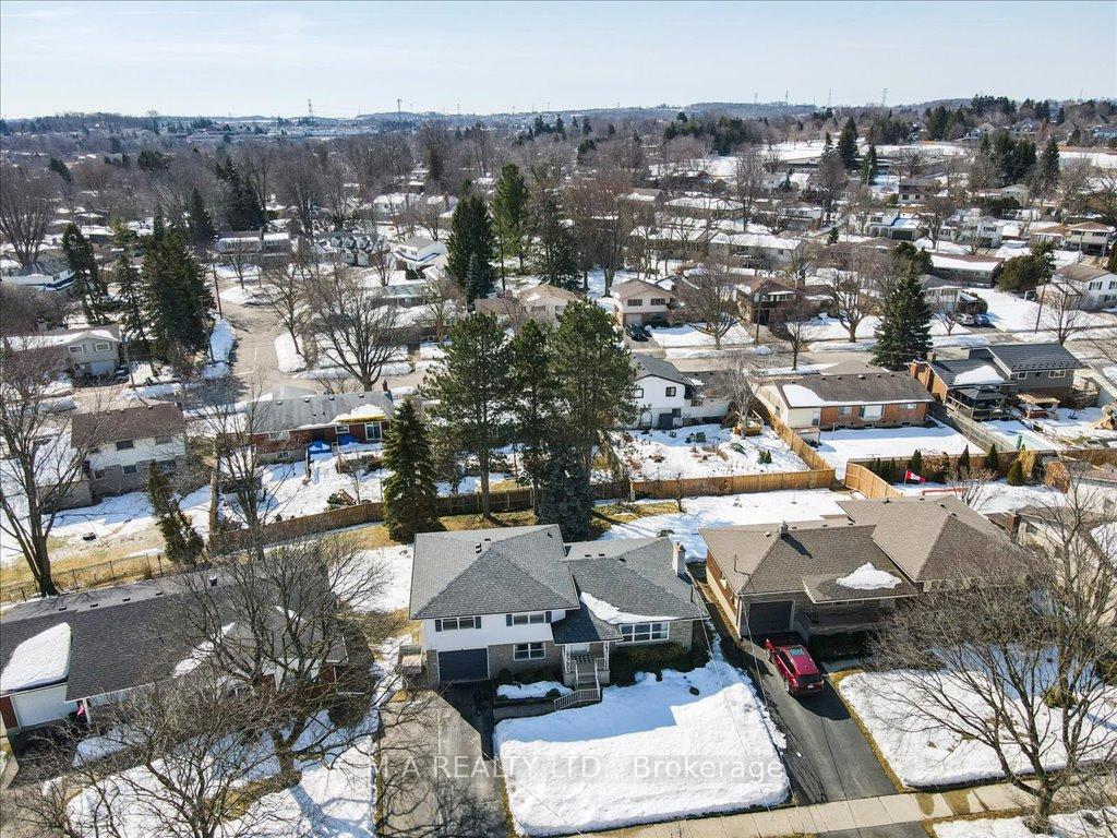 Photo 33 of 395 Forest Hill Drive, Kitchener — HOMEH