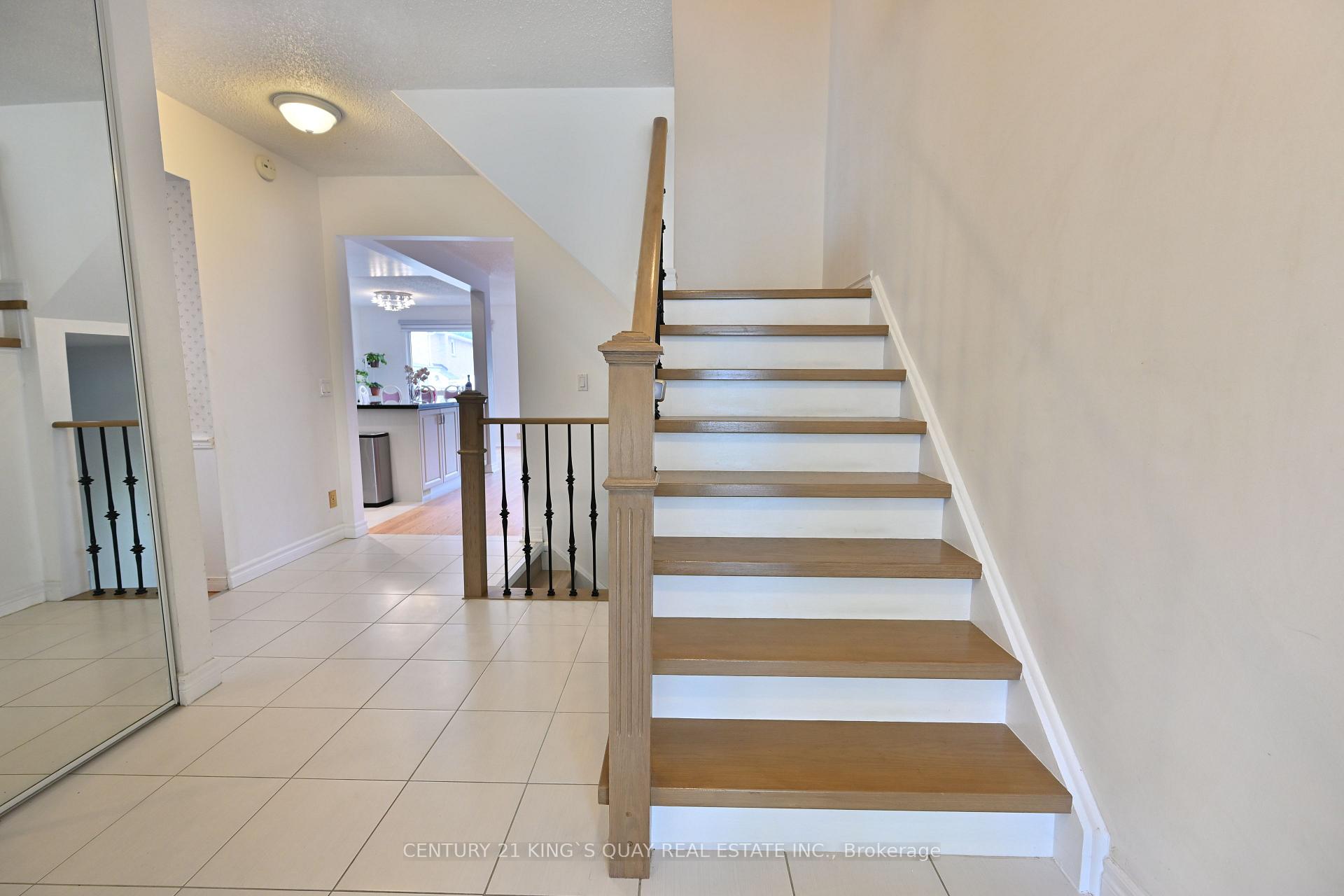 Photo 2 of 26 Tunney Crescent, Markham, Raymerville — HOMEH