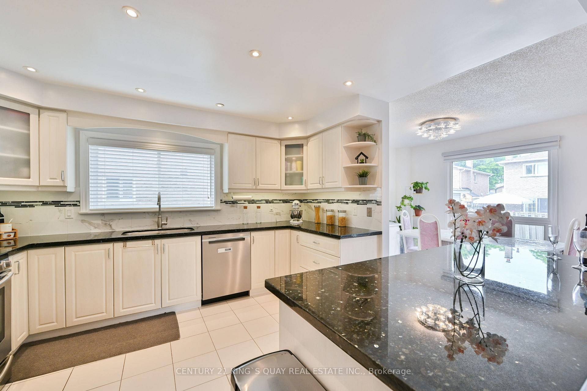 Photo 8 of 26 Tunney Crescent, Markham, Raymerville — HOMEH