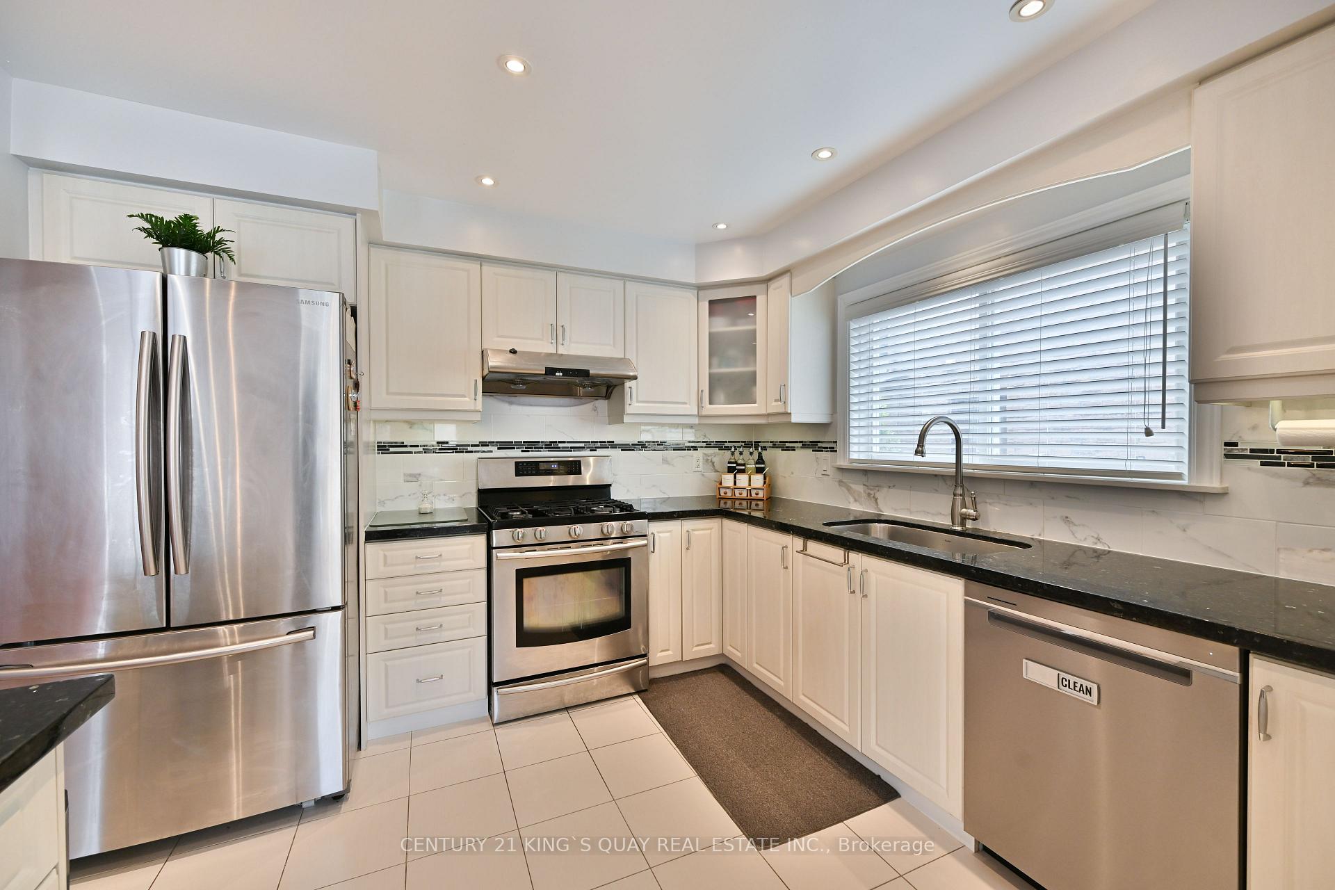 Photo 11 of 26 Tunney Crescent, Markham, Raymerville — HOMEH