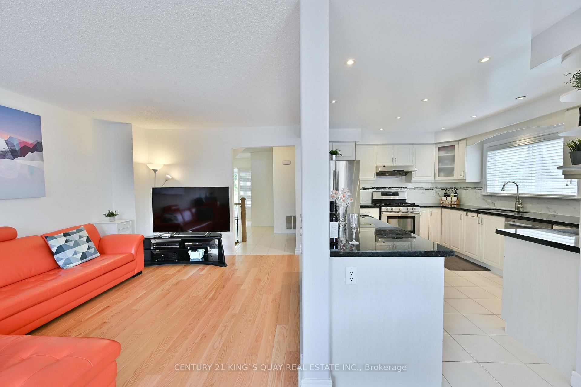 Photo 16 of 26 Tunney Crescent, Markham, Raymerville — HOMEH