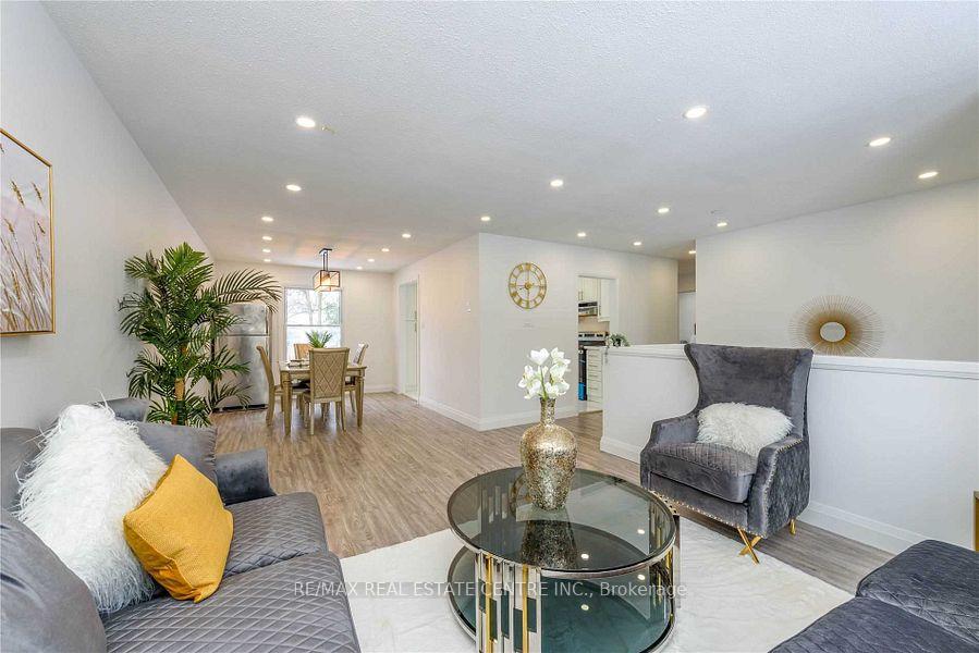Photo 6 of 582 Elliott Crescent, Milton, Dorset Park — HOMEH