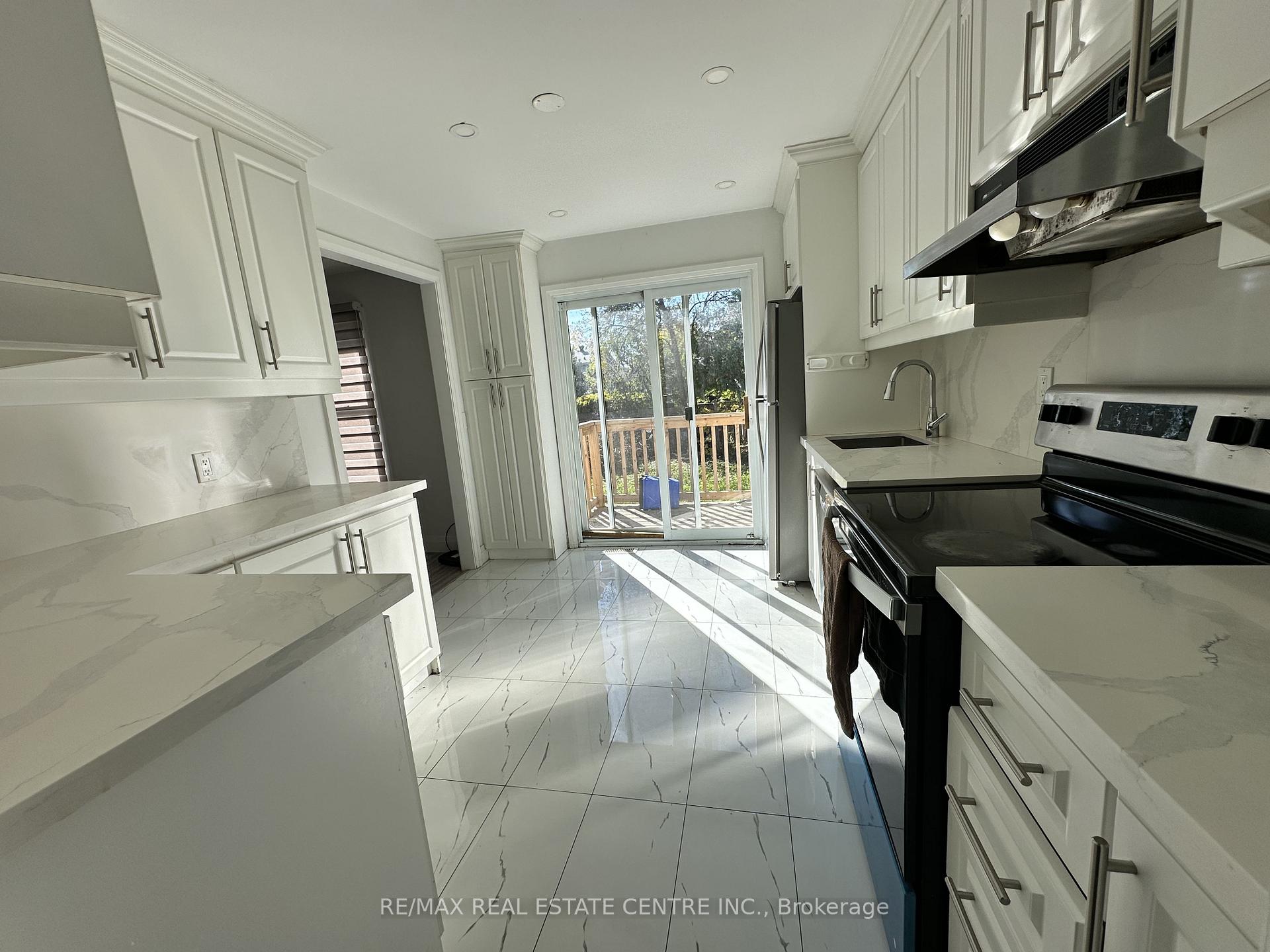 Photo 8 of 582 Elliott Crescent, Milton, Dorset Park — HOMEH