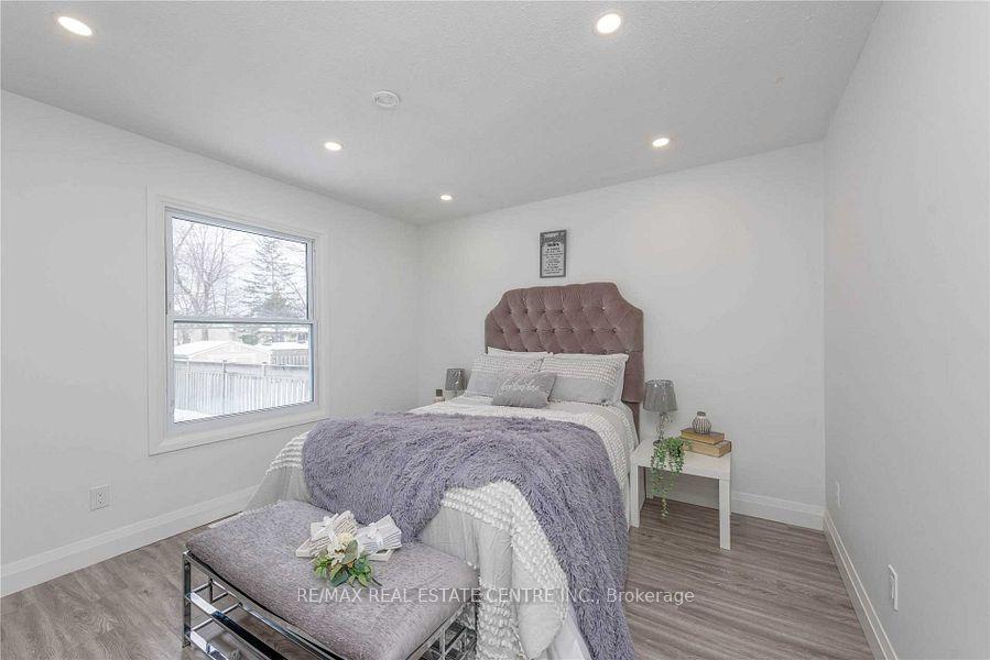 Photo 12 of 582 Elliott Crescent, Milton, Dorset Park — HOMEH
