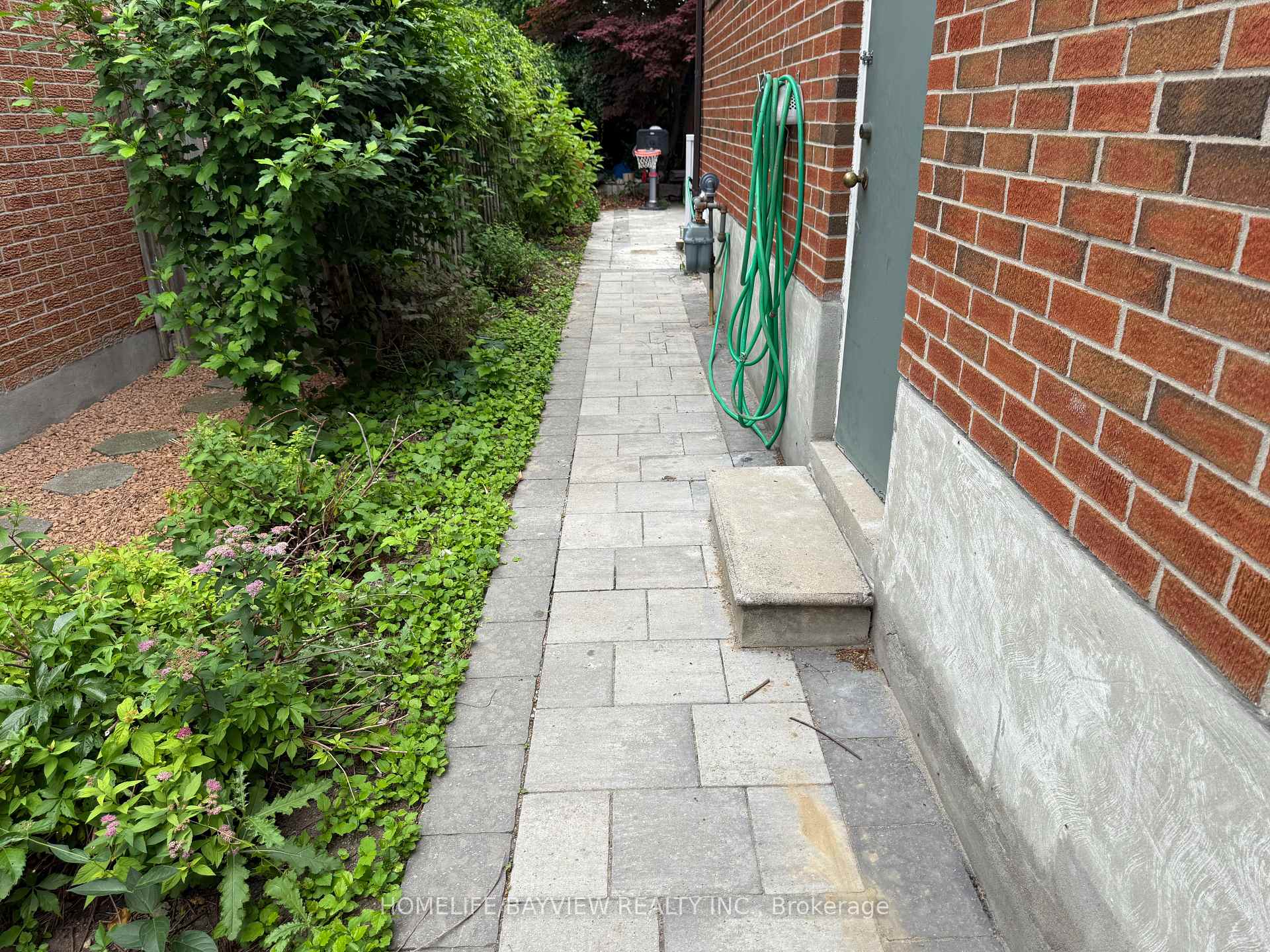 Photo 2 of 18 Jondan Crescent, Markham, Royal Orchard — HOMEH