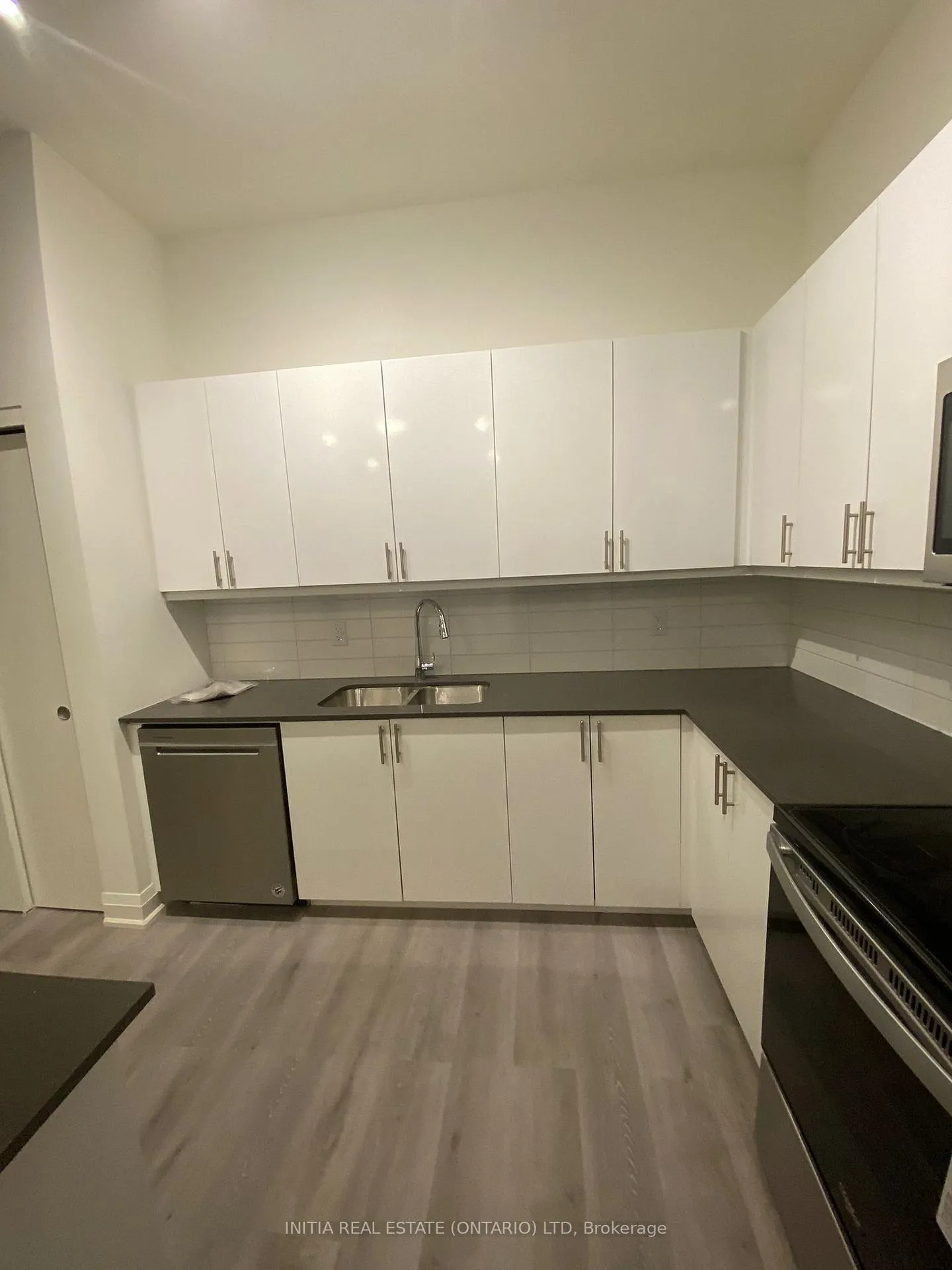 Photo 5 of Unit 110, 58 Lakeside Terrace, Barrie, Little Lake — HOMEH