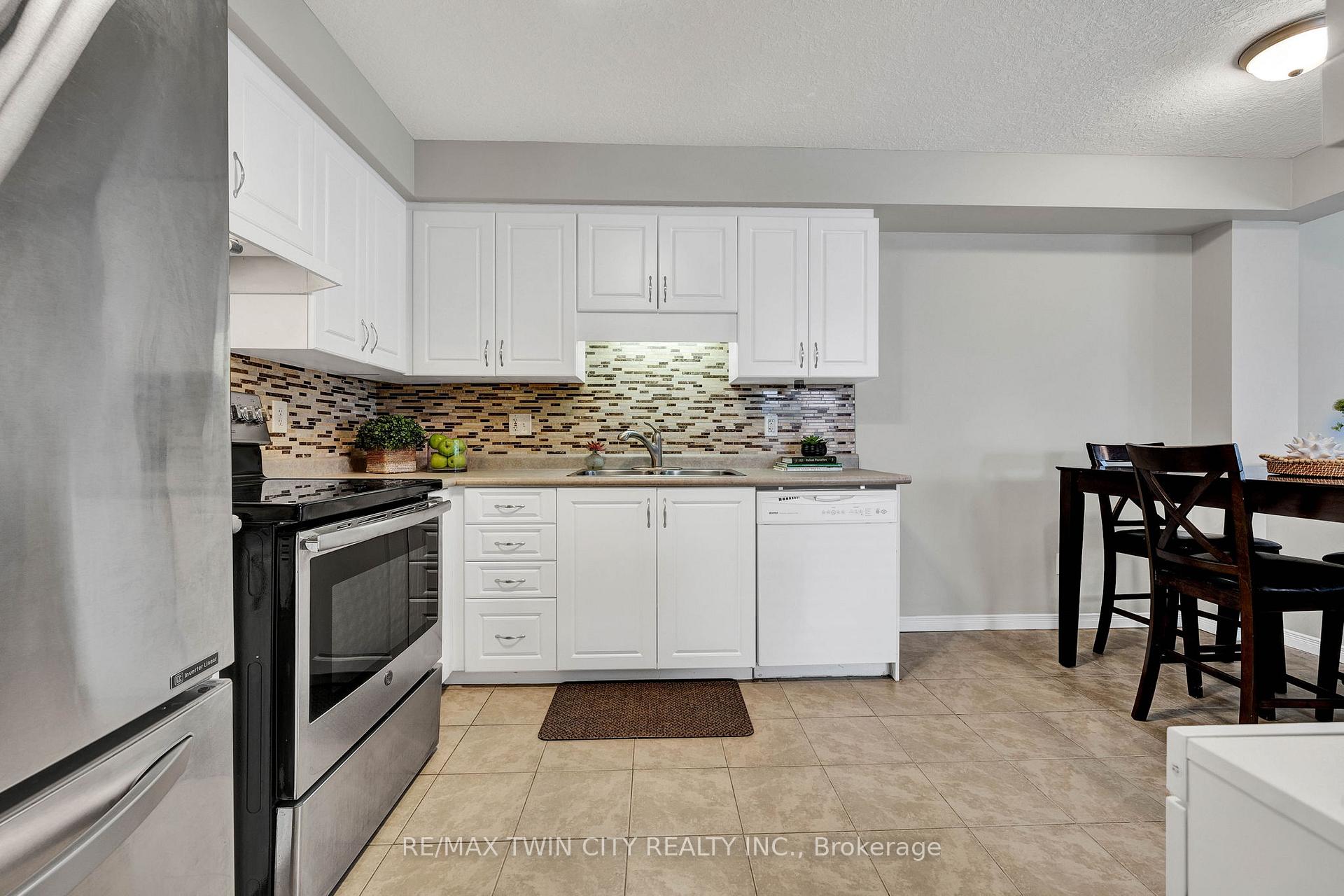Photo 4 of 41 Donnenwerth Drive, Kitchener — HOMEH