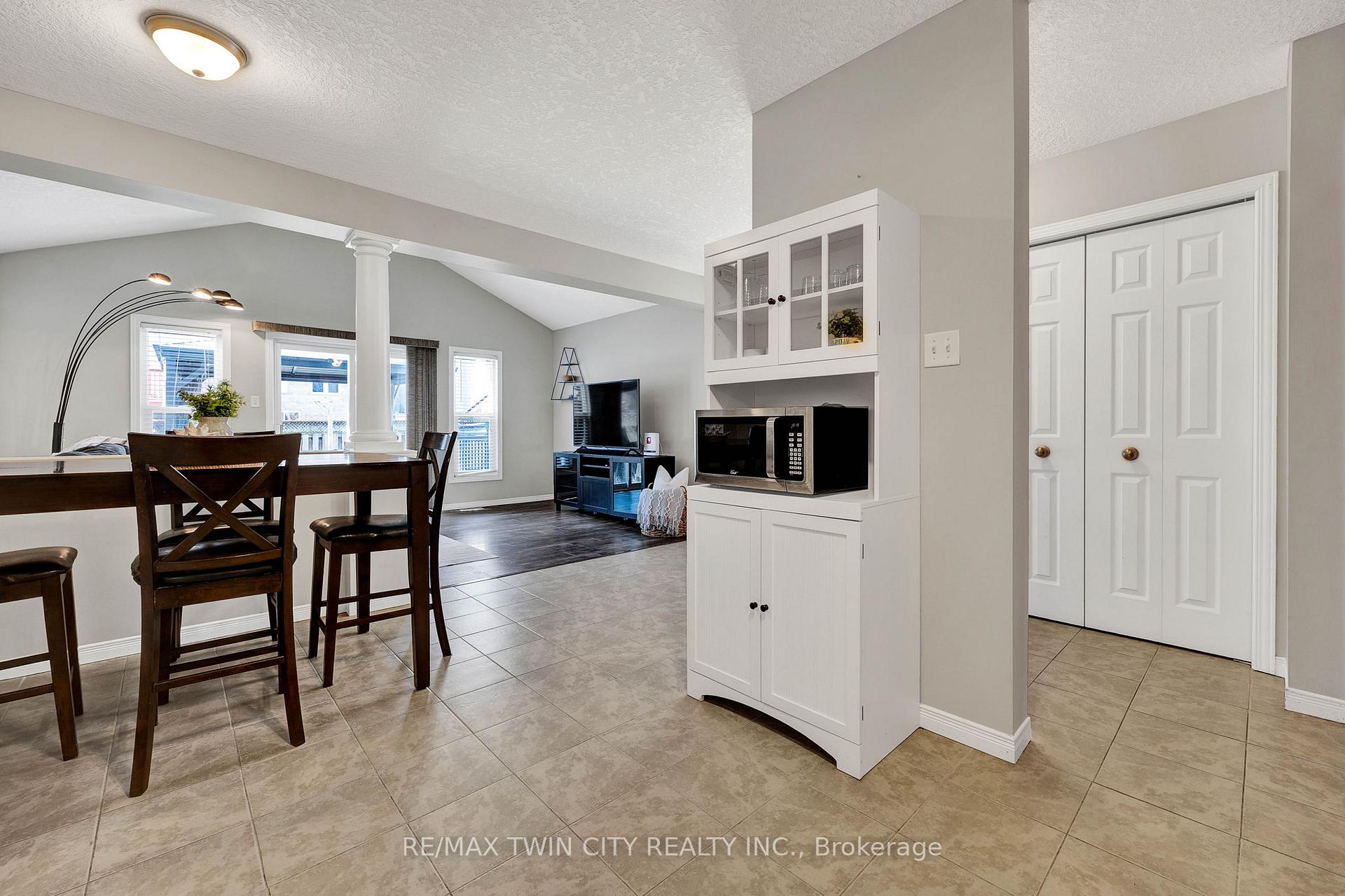 Photo 6 of 41 Donnenwerth Drive, Kitchener — HOMEH