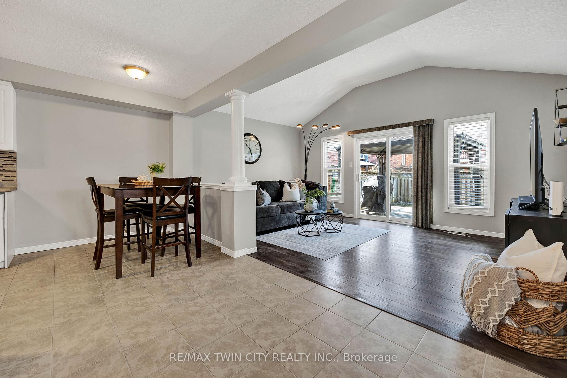 Photo 8 of 41 Donnenwerth Drive, Kitchener — HOMEH