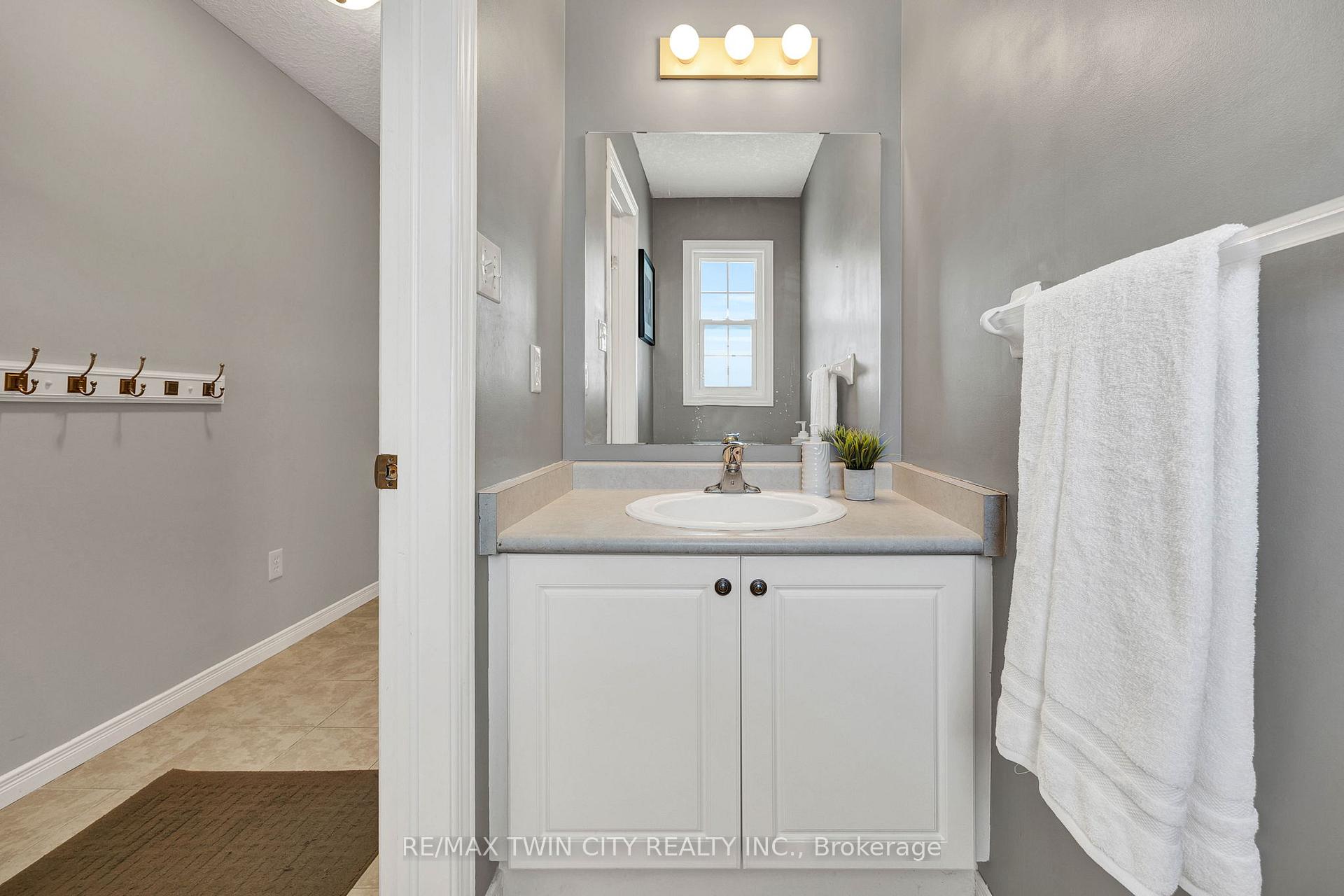 Photo 9 of 41 Donnenwerth Drive, Kitchener — HOMEH