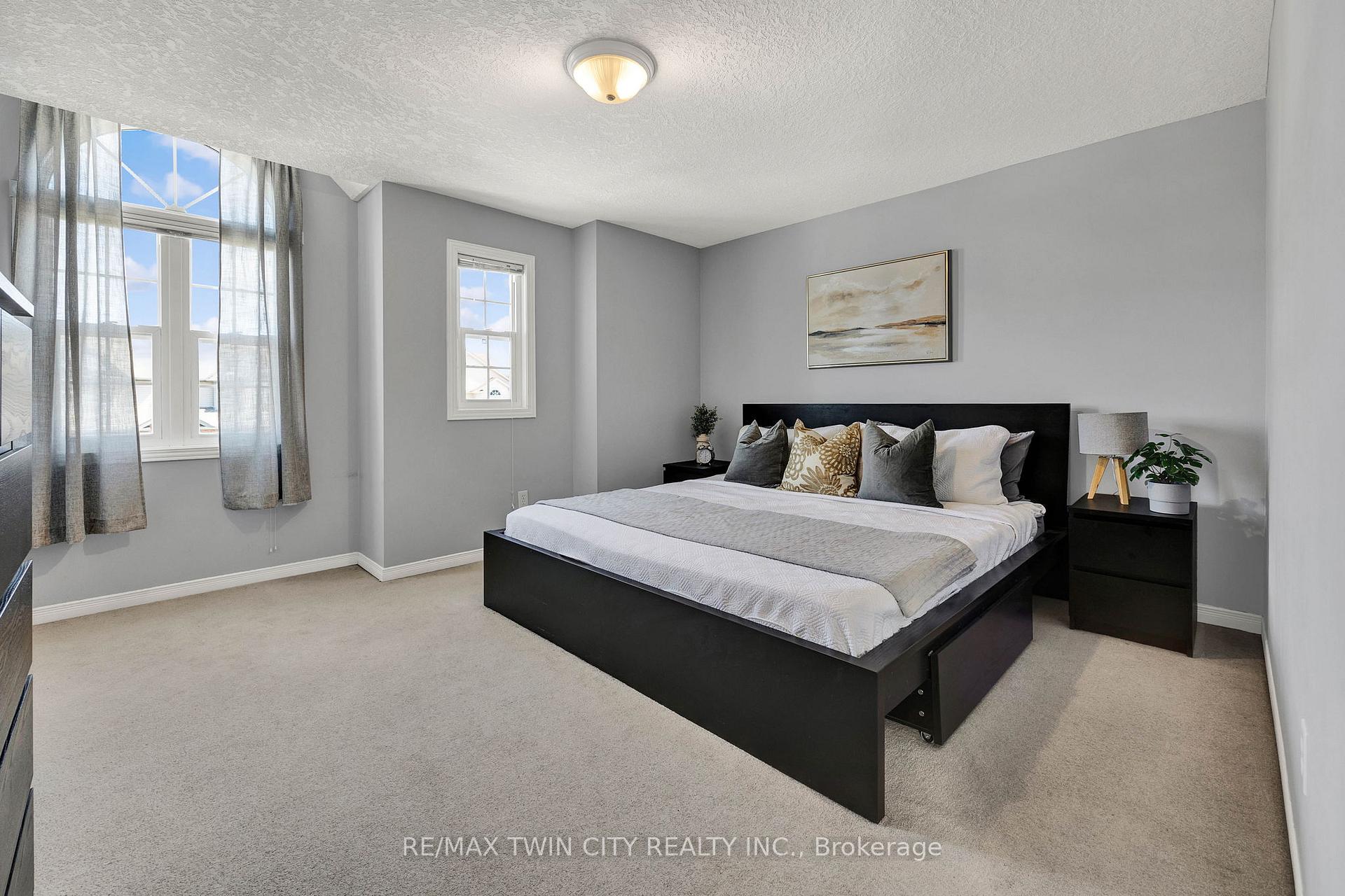 Photo 10 of 41 Donnenwerth Drive, Kitchener — HOMEH