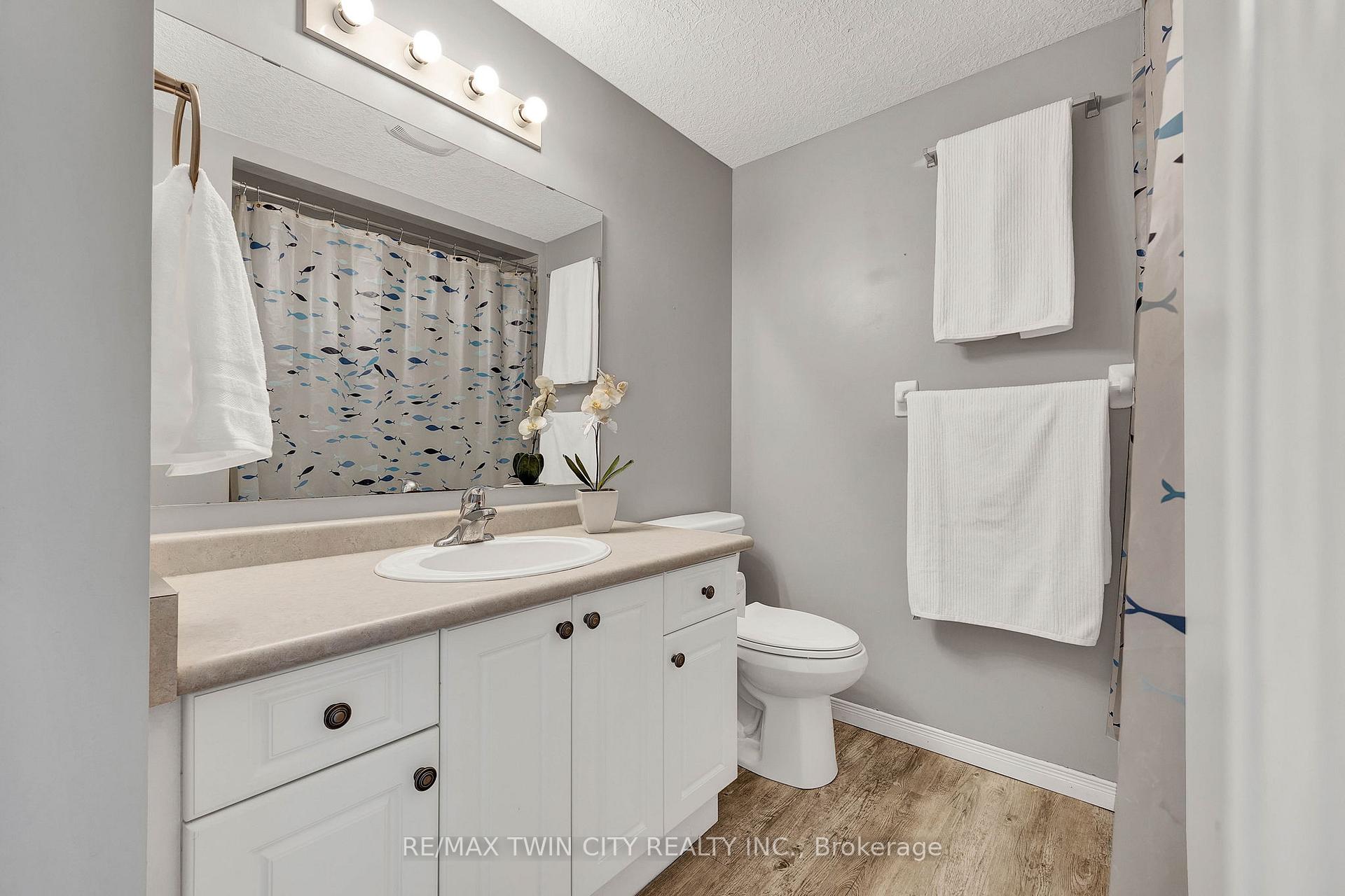 Photo 14 of 41 Donnenwerth Drive, Kitchener — HOMEH