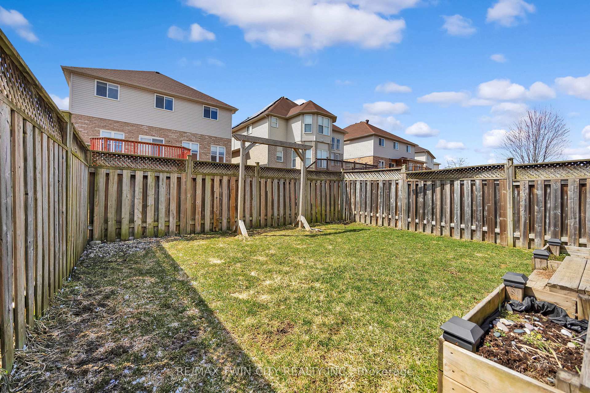Photo 16 of 41 Donnenwerth Drive, Kitchener — HOMEH