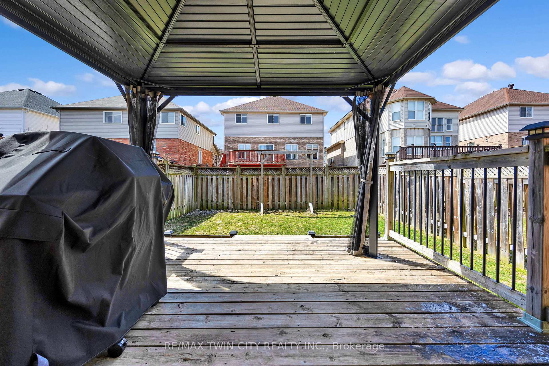 Photo 17 of 41 Donnenwerth Drive, Kitchener — HOMEH