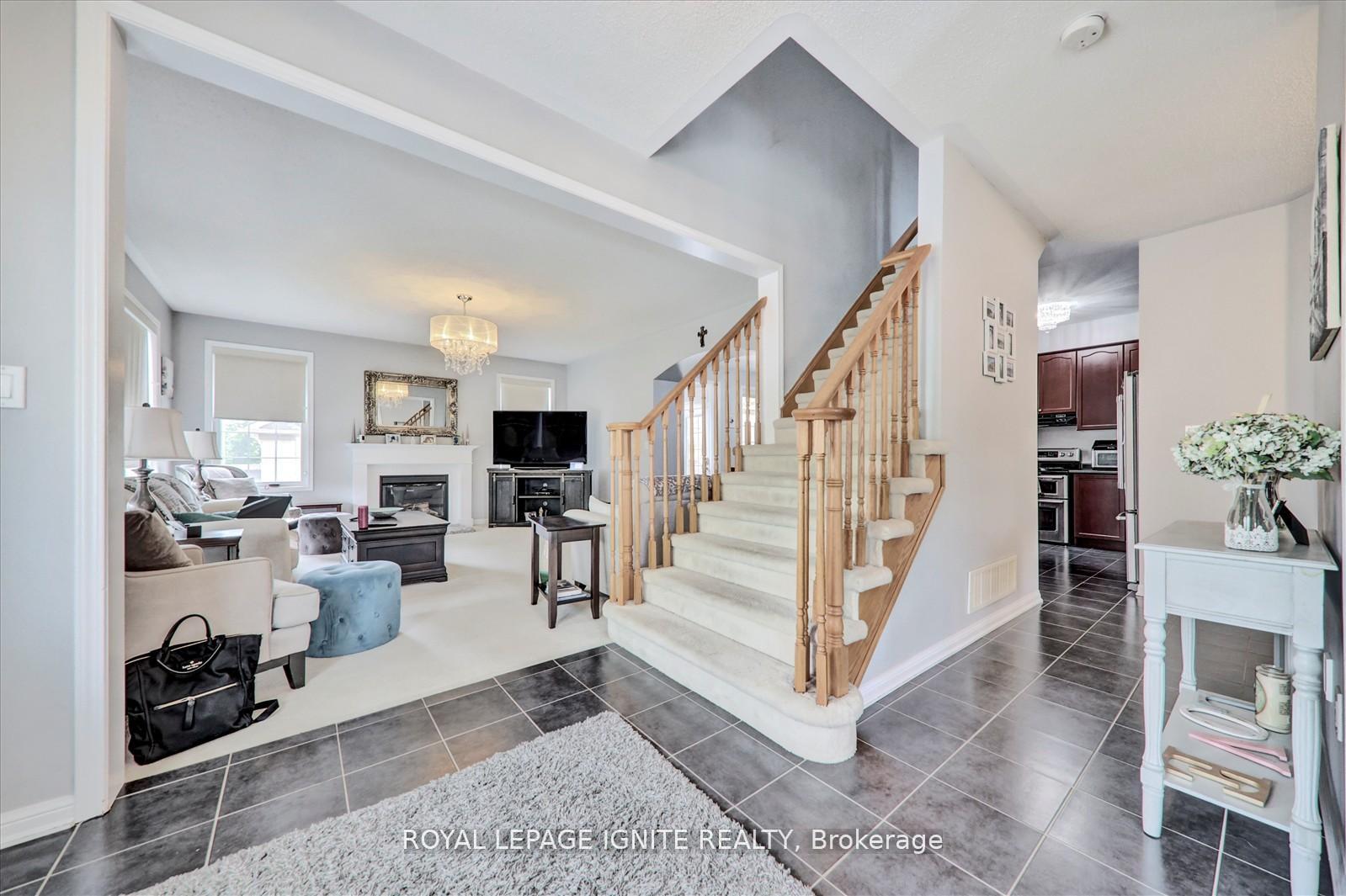 Photo 10 of 233 Cornell Park Avenue, Markham, Cornell — HOMEH