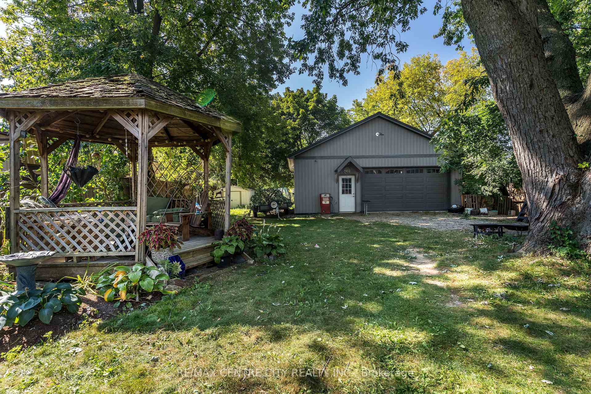 Photo 2 of 33 Turner Avenue, Kitchener — HOMEH