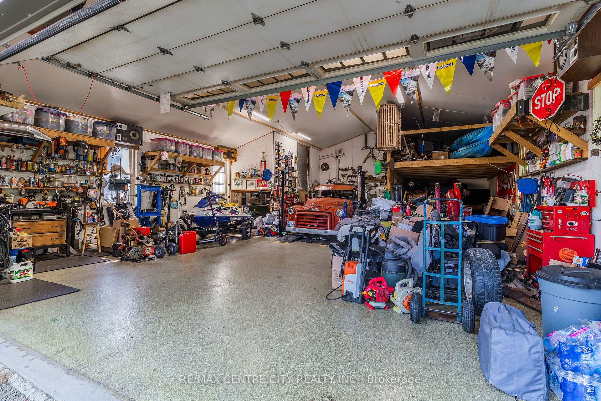 Photo 3 of 33 Turner Avenue, Kitchener — HOMEH