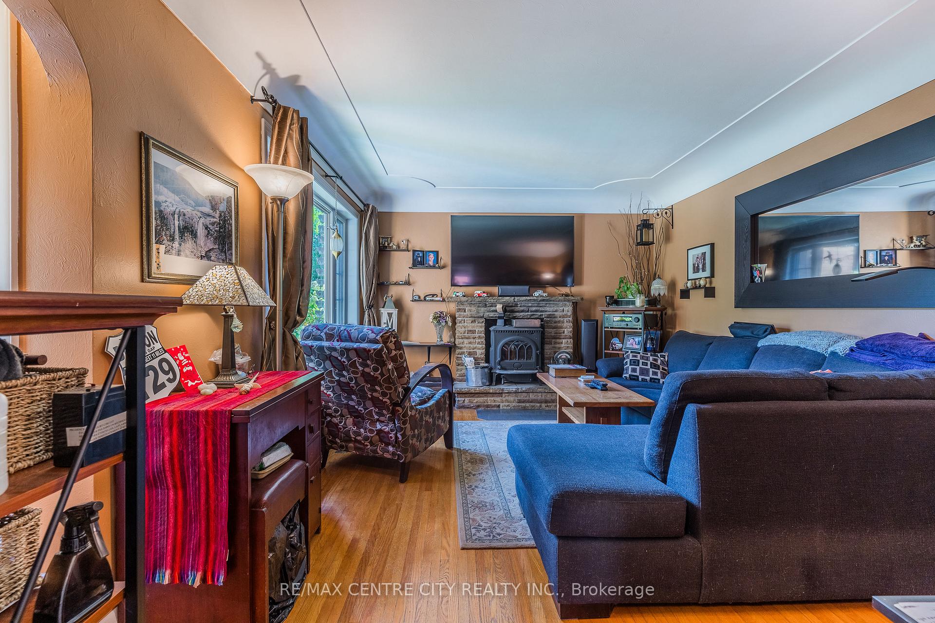 Photo 9 of 33 Turner Avenue, Kitchener — HOMEH