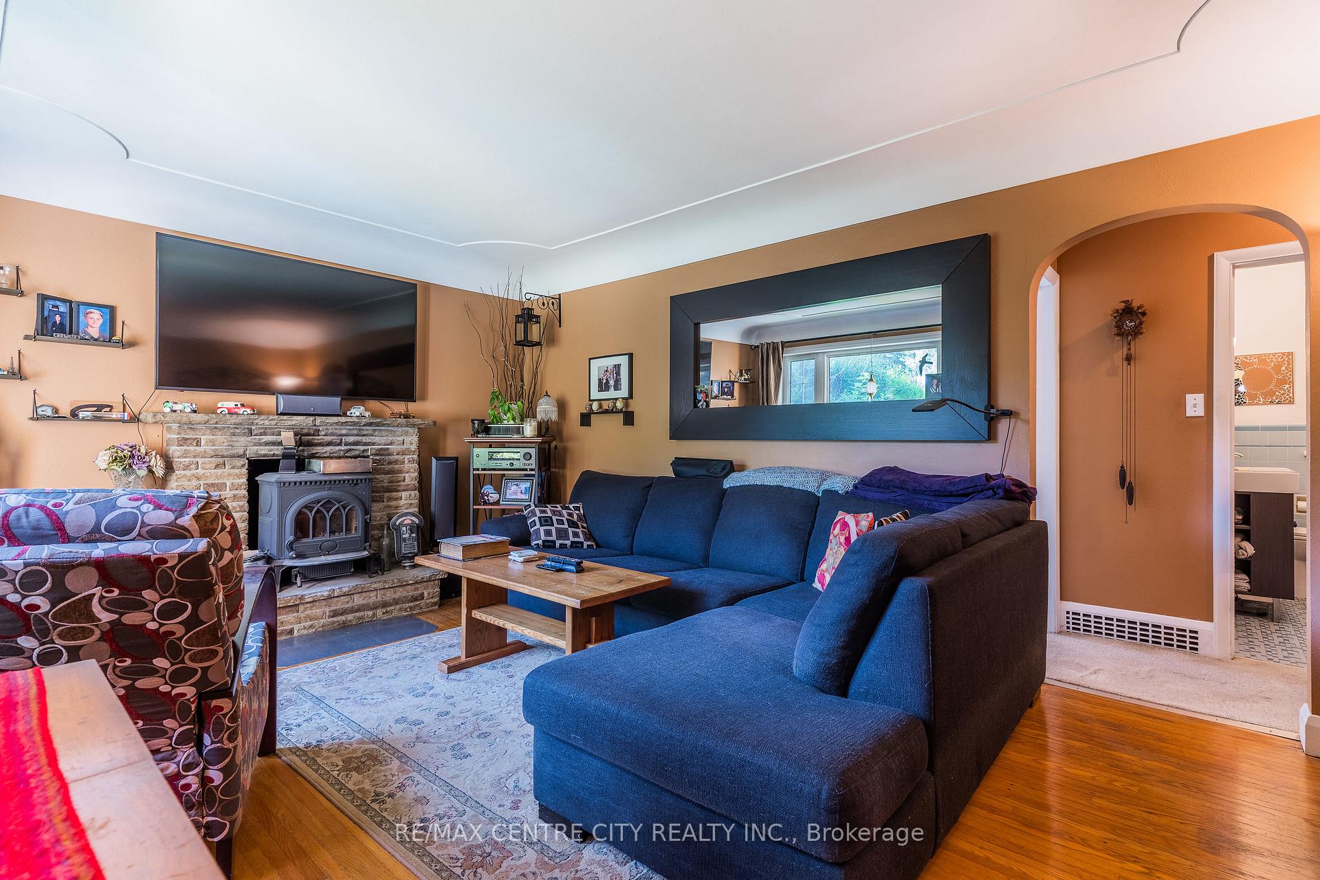 Photo 10 of 33 Turner Avenue, Kitchener — HOMEH
