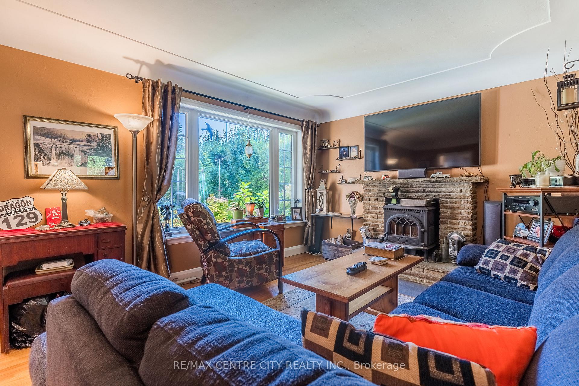 Photo 11 of 33 Turner Avenue, Kitchener — HOMEH