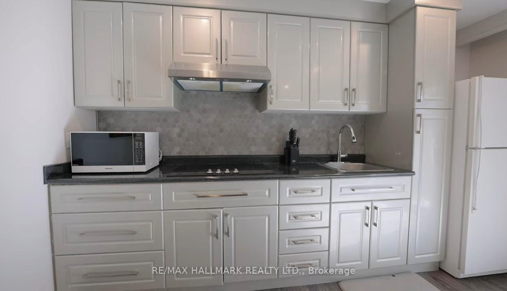 Photo 3 of Unit #Back, 225 Bayview Fairways Drive, Markham, Bayview Fairway-Bayview Country Club Estates — HOMEH