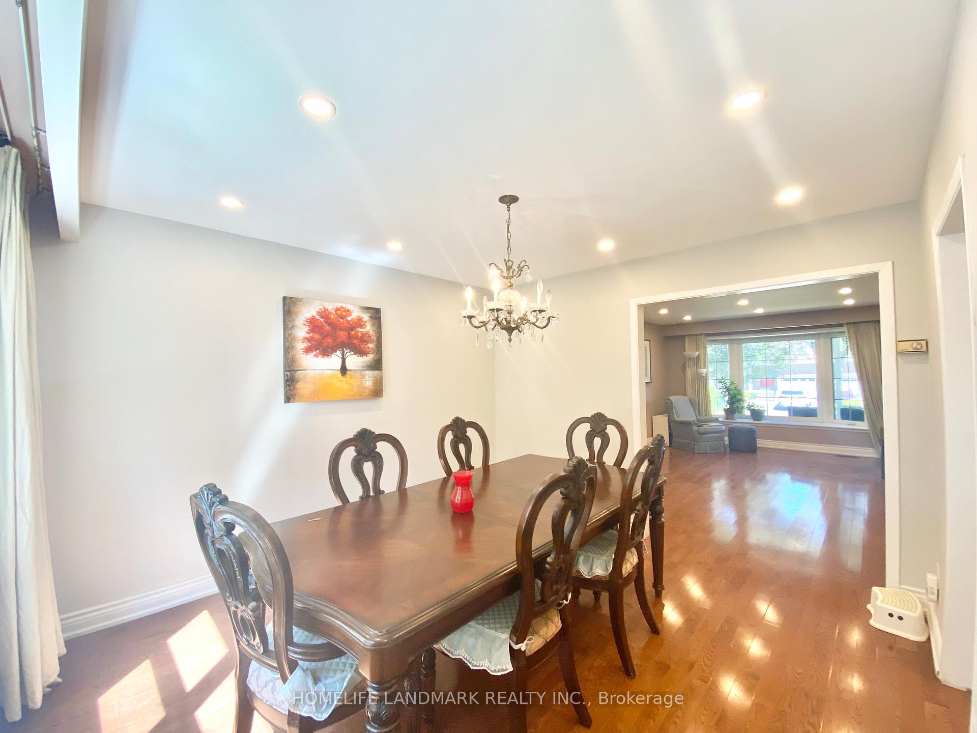 Photo 5 of 23 Apple Orchard Path, Markham, Royal Orchard — HOMEH