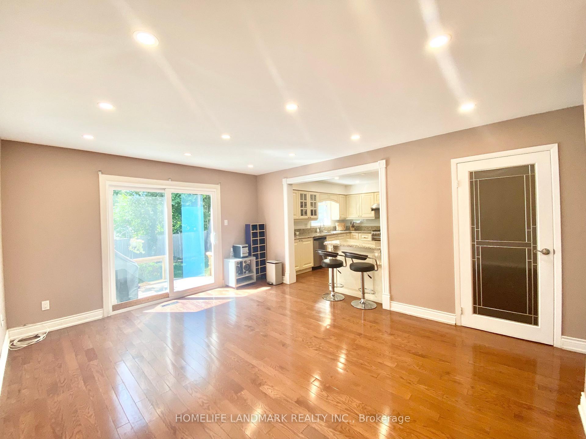 Photo 11 of 23 Apple Orchard Path, Markham, Royal Orchard — HOMEH