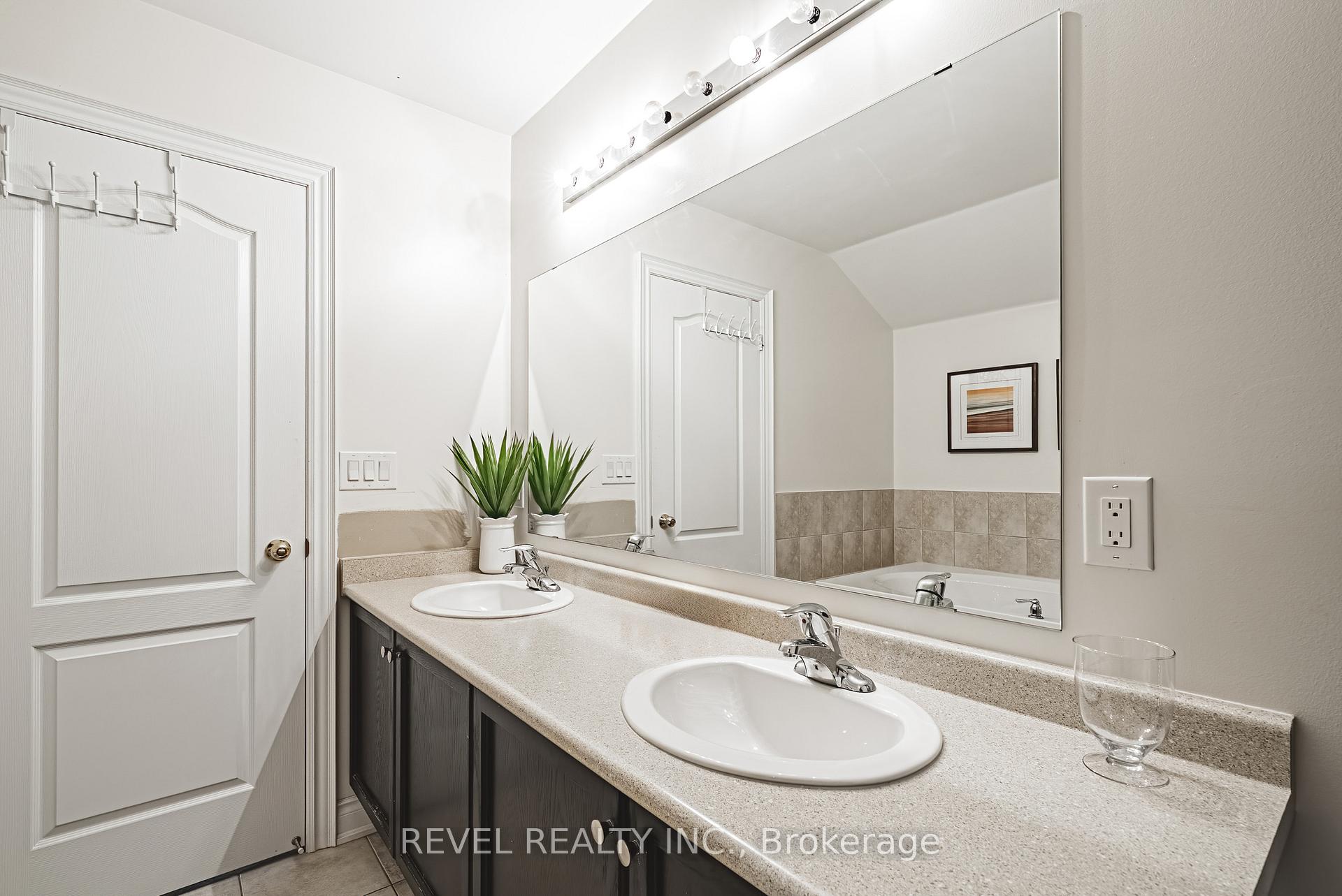 Photo 34 of 664 Serafini Crescent, Milton, Willmott — HOMEH
