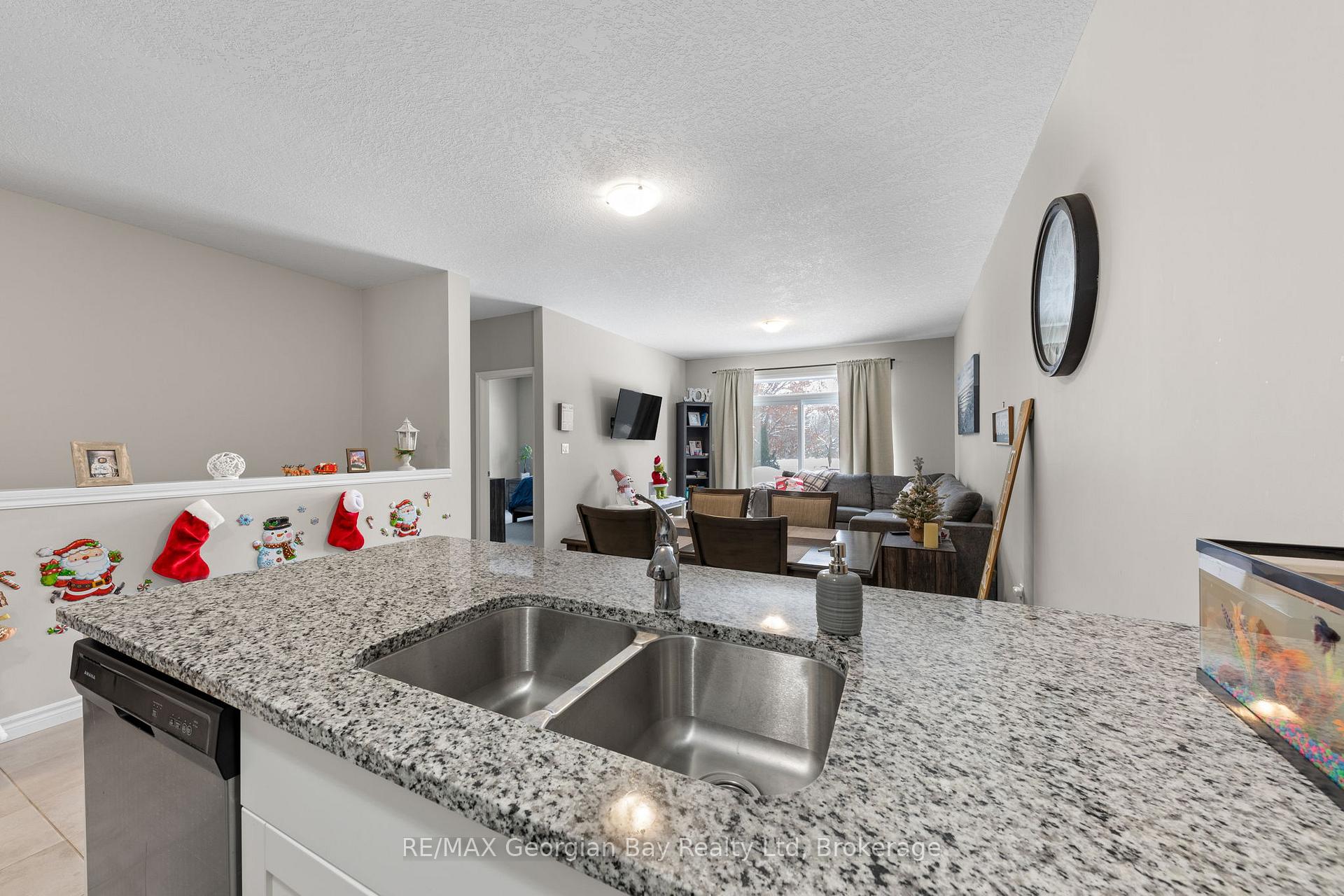 Photo 7 of 977 Wright Drive, Midland — HOMEH