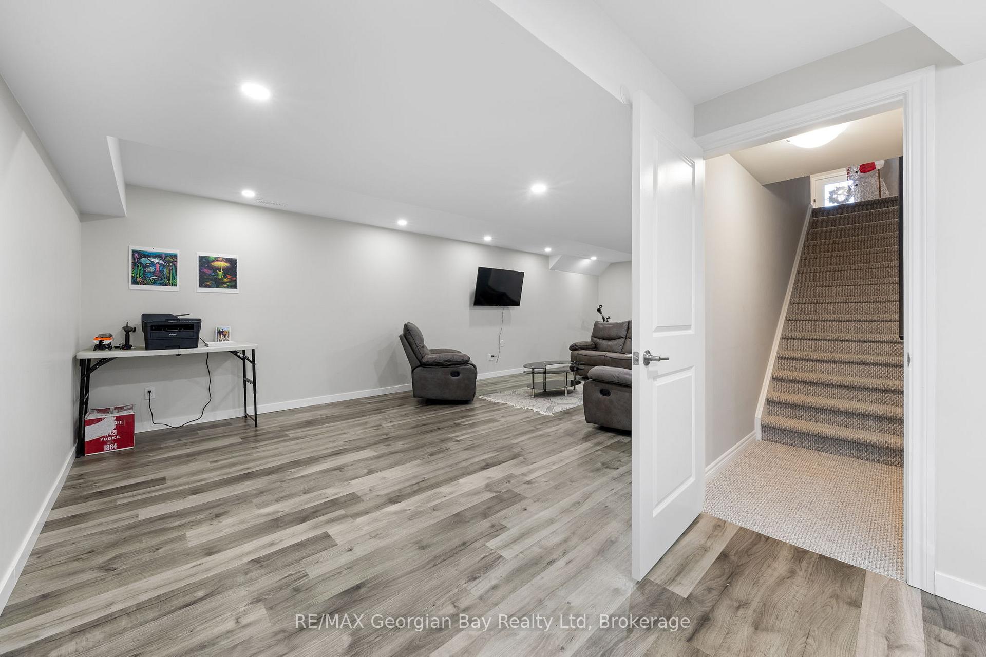 Photo 21 of 977 Wright Drive, Midland — HOMEH
