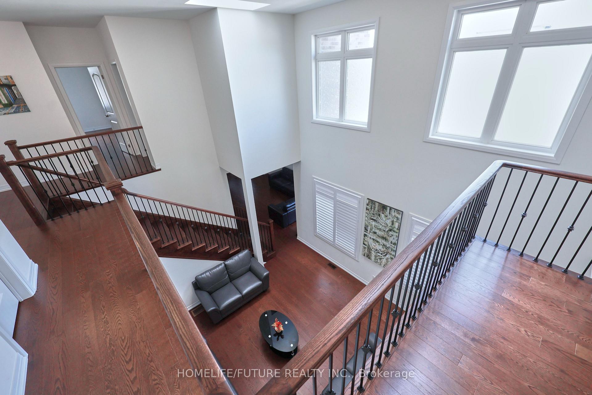 Photo 4 of 28 Jinnah Avenue E, Markham, Middlefield — HOMEH