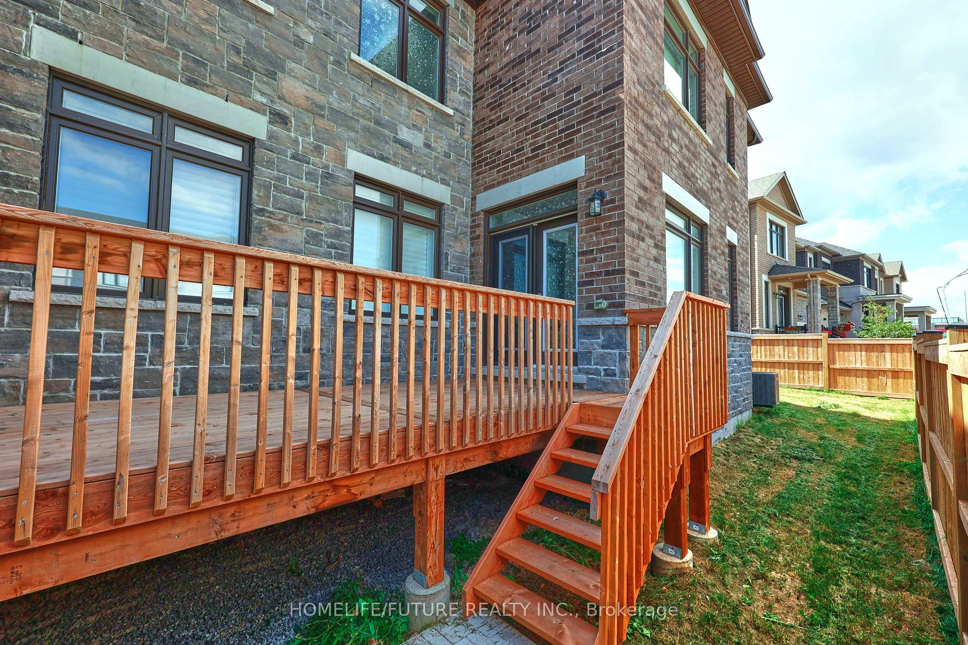 Photo 6 of 28 Jinnah Avenue E, Markham, Middlefield — HOMEH