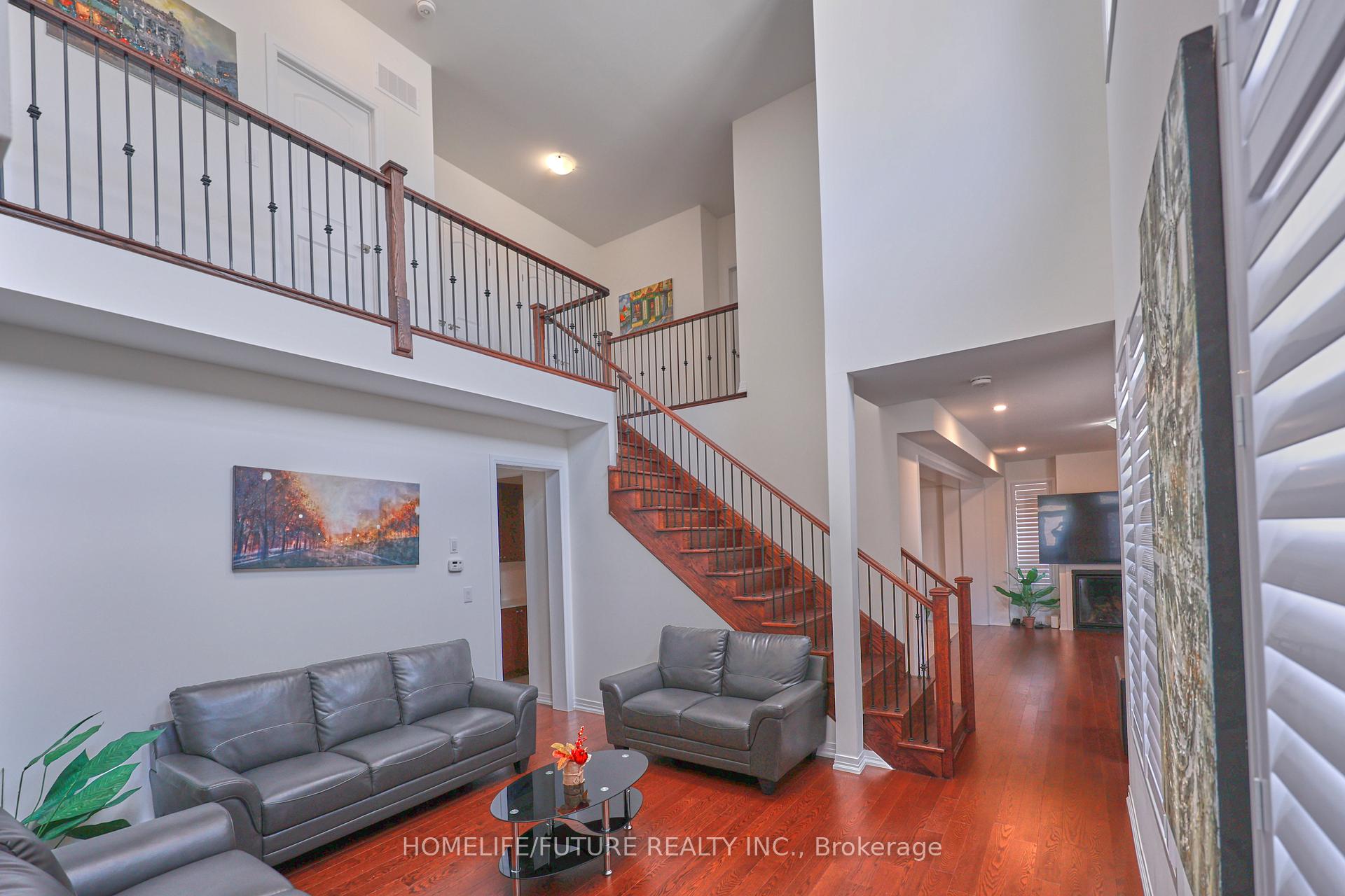 Photo 10 of 28 Jinnah Avenue E, Markham, Middlefield — HOMEH