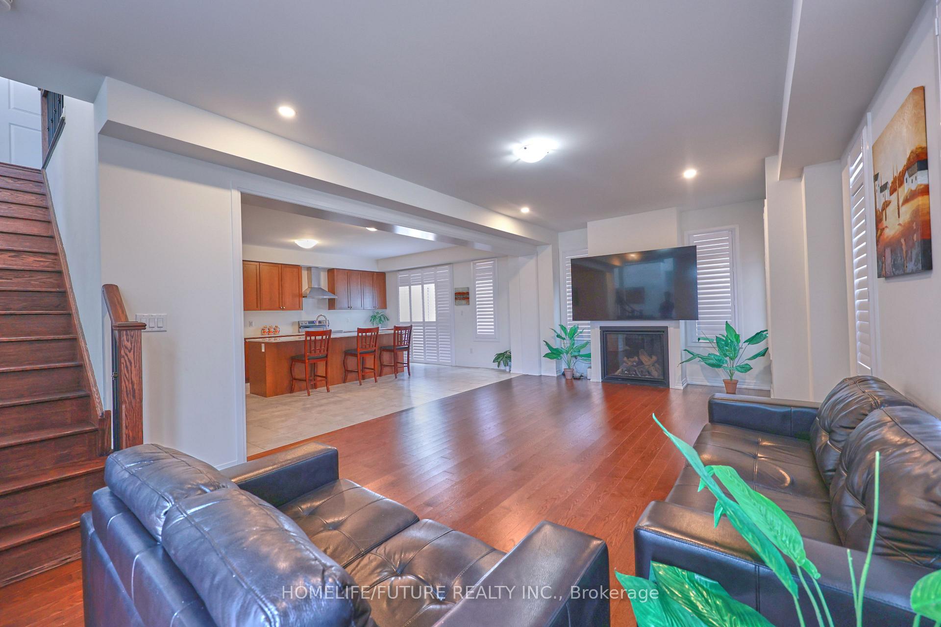 Photo 11 of 28 Jinnah Avenue E, Markham, Middlefield — HOMEH