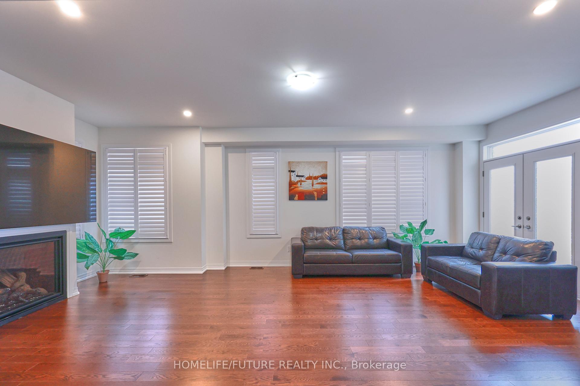 Photo 12 of 28 Jinnah Avenue E, Markham, Middlefield — HOMEH