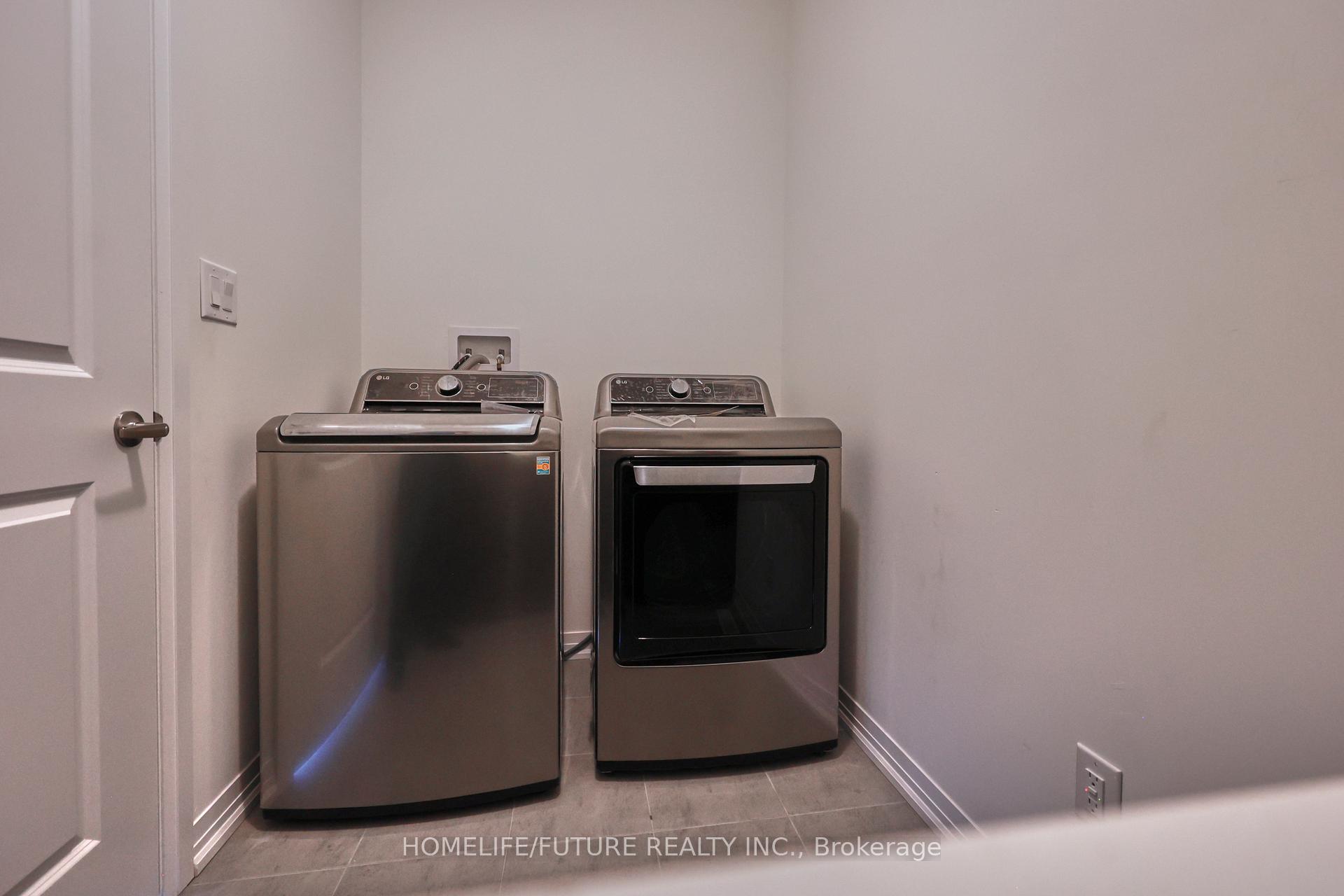 Photo 24 of 28 Jinnah Avenue E, Markham, Middlefield — HOMEH