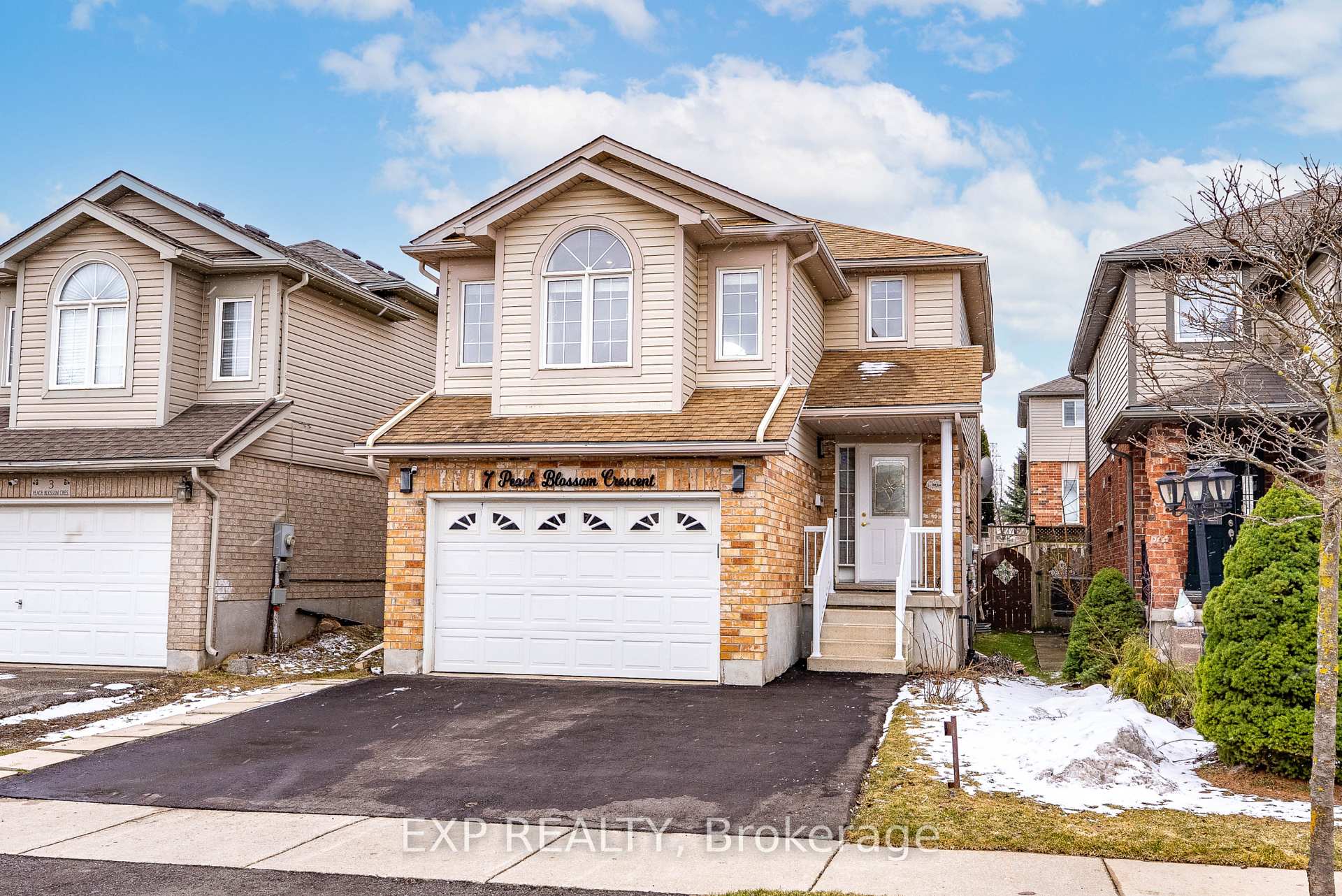 Photo 2 of 7 Peach Blossom Crescent, Kitchener — HOMEH